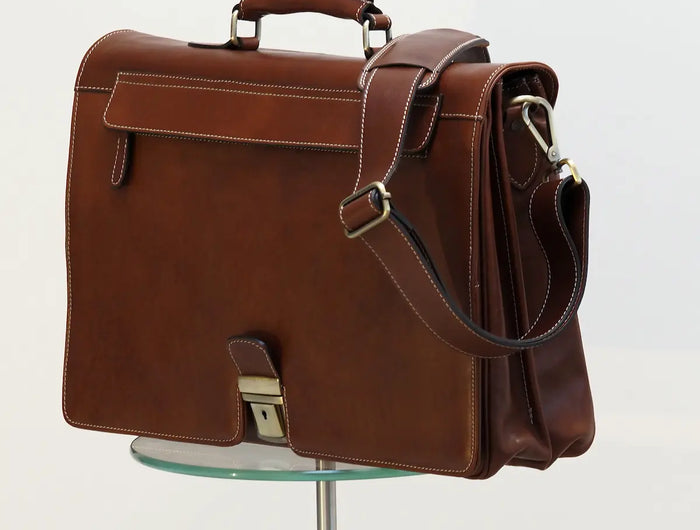 <h2>Maak kennis met<br/>"Matthias"<br/>Purelo Italian Leather<br/><em>Made by Old Angler</em></h2>