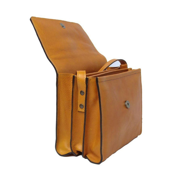 Schoudertasvanvolnerfkalfsleer-okerbinnenkant2 - Richards-Specials-Store.com