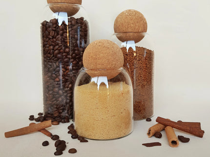 Set van 3 glazen opbergpotten met kurkdeksels.